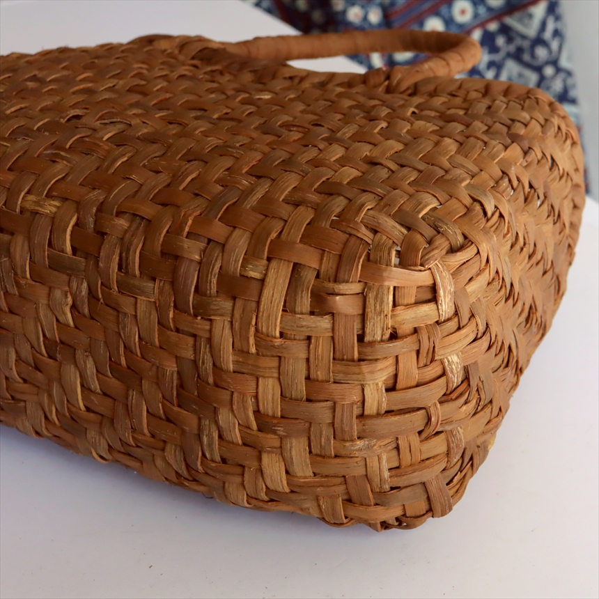 やまぶどう カゴバッグ 扇型 網代編み/白皮 巾32cm 高さ（本体）18cm