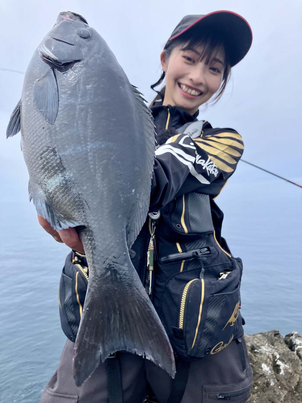 好きな竿の調子は胴調子」Z世代がま磯ガール “すみちゃん” | がまかつ