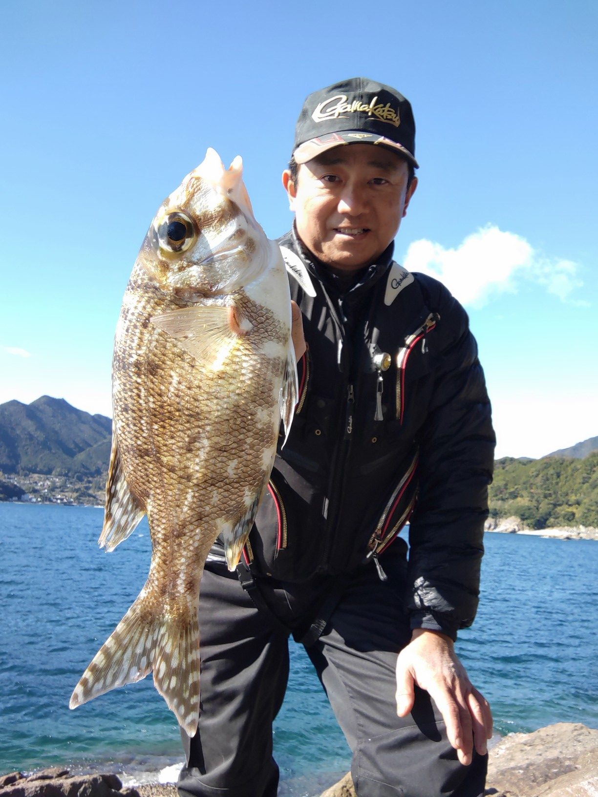 紀東の磯で大物投げ釣り(三重県熊野市) | がまかつ
