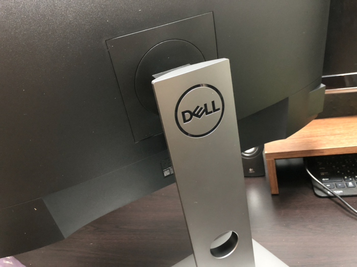 DELLの23.8インチWQHDモニター「P2421DC」レビュー！MacBook Proの外