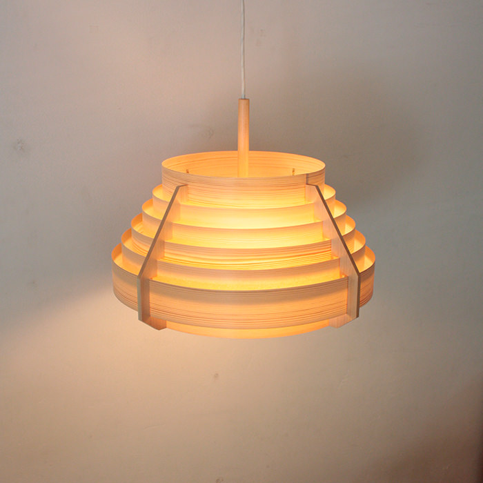 ペンダントライト・北欧 パイン材 3灯 8畳 | ヤコブソンランプ｜照明の