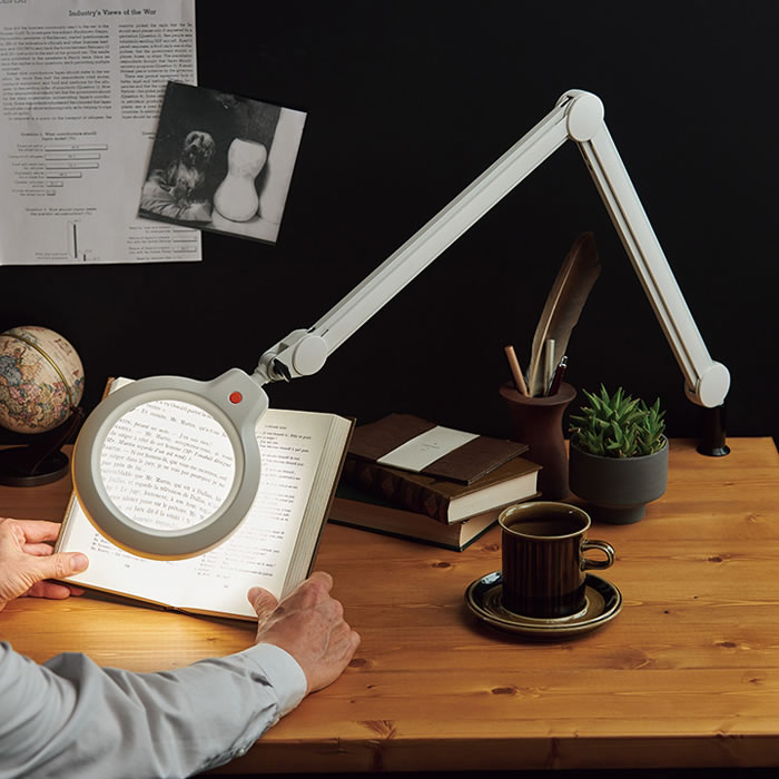 Z-37RL ホワイト・拡大レンズ付 調光デスクライト｜照明のライティング