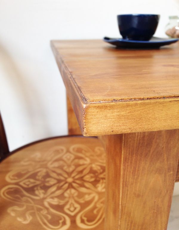 パイン材のアンティーク風ダイニングテーブルのサイズオーダーは大阪