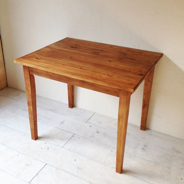 パイン材のアンティーク風ダイニングテーブルのサイズオーダーは大阪