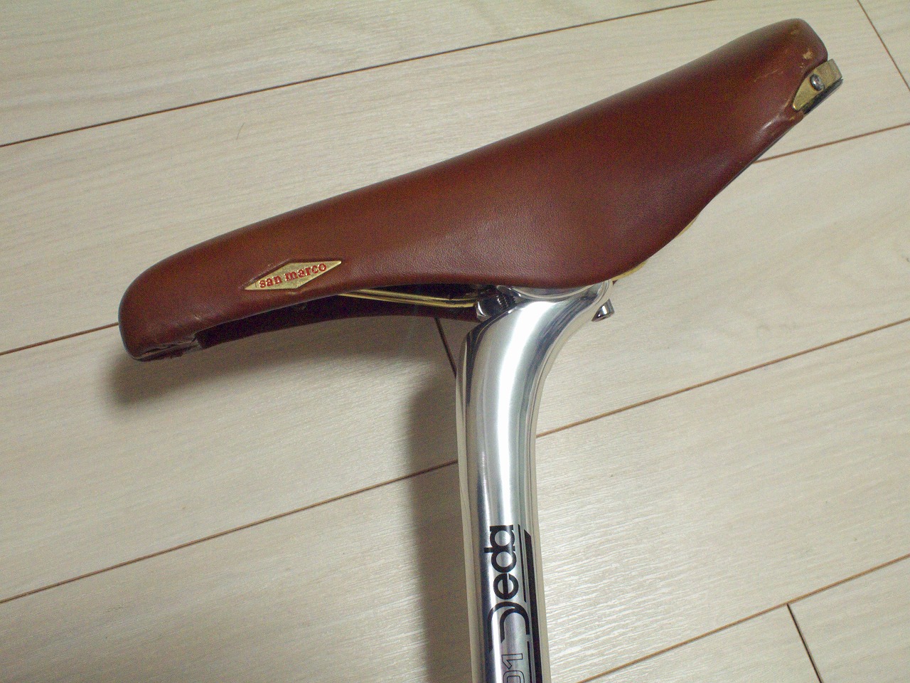 クロモリ”Raleigh Carlton N”のシートポストを”Deda RS01″に | Groove