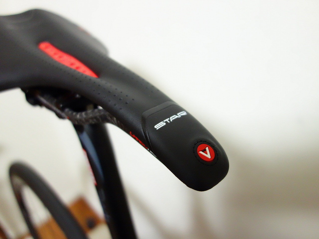 憧れのカーボンレールサドル！？「Astvte “Starlite VT”」を購入しま