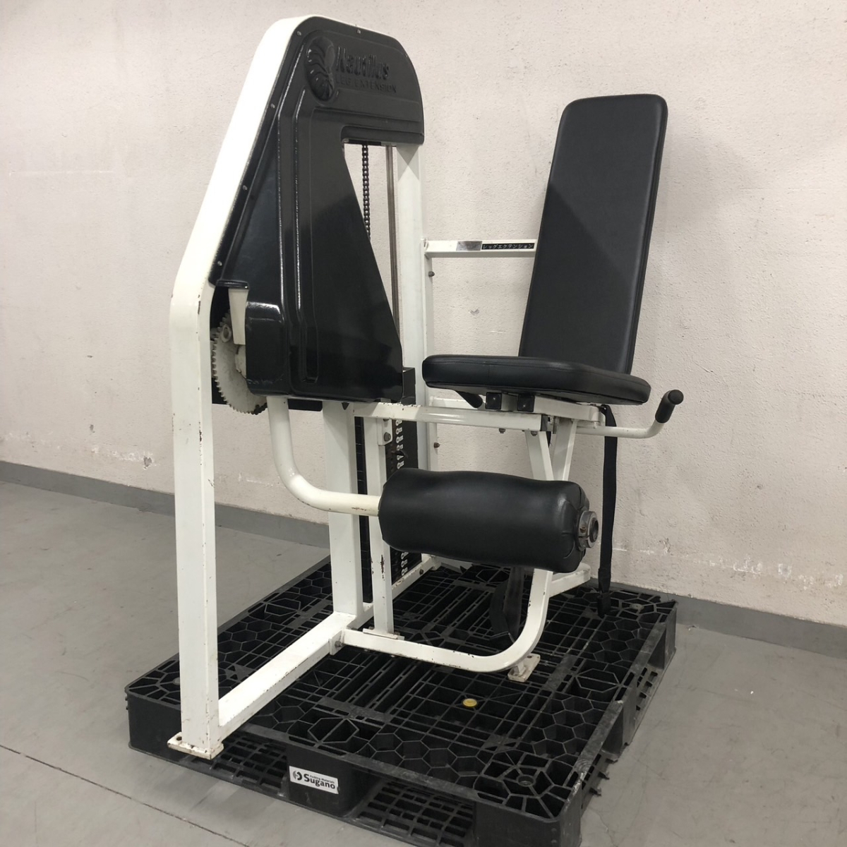 レッグエクステンション（中古）（Nautilus ノーチラス）-ジムガレージ