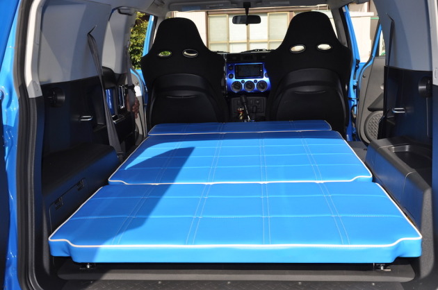 FJクルーザーで車中泊！フルオーダーでベッド製作！｜トランポ