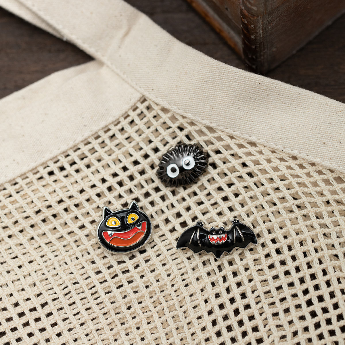 GBL】となりのトトロ デザインピンバッジ オープニングコウモリ