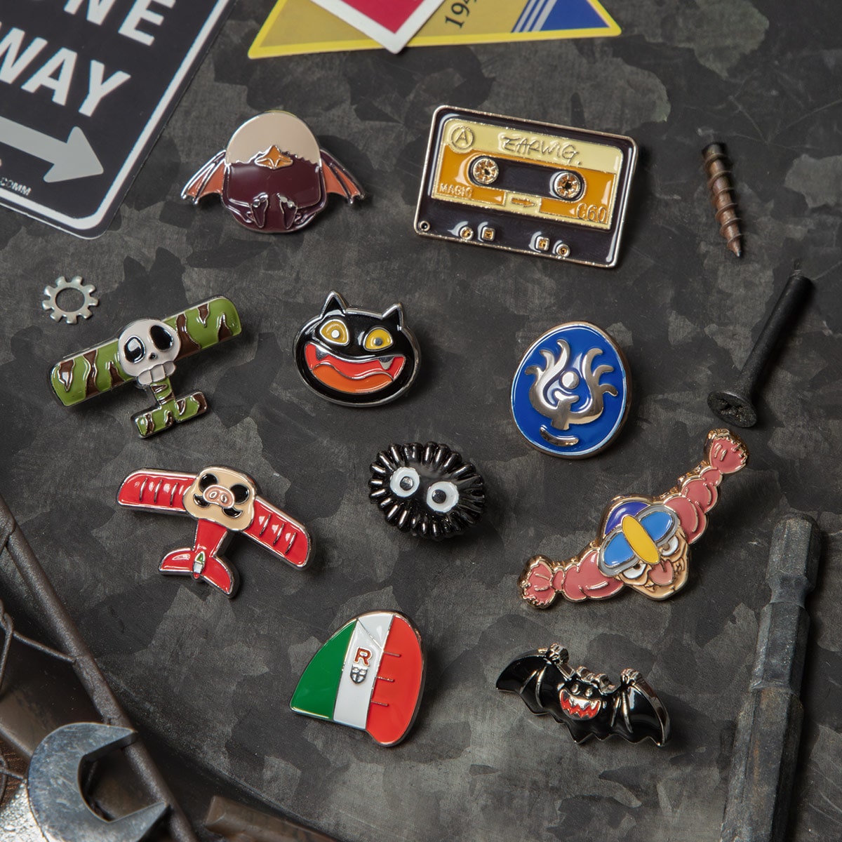 GBL】紅の豚 デザインピンバッジ マンマユート団 | どんぐり共和国そら