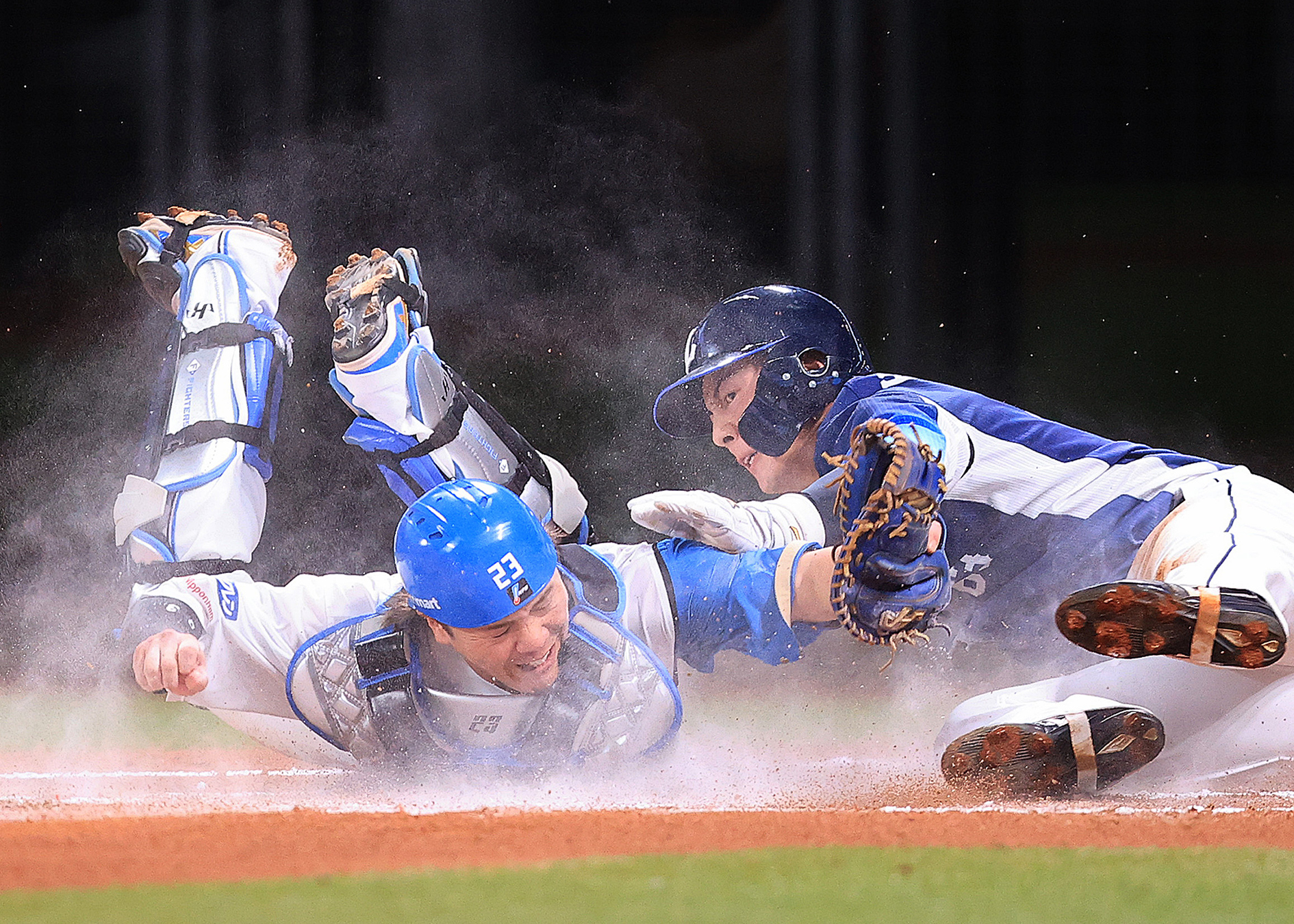 伏見寅威 執念ダイブ＆好リード バギーの好投を喜び「プロポーズは知っ