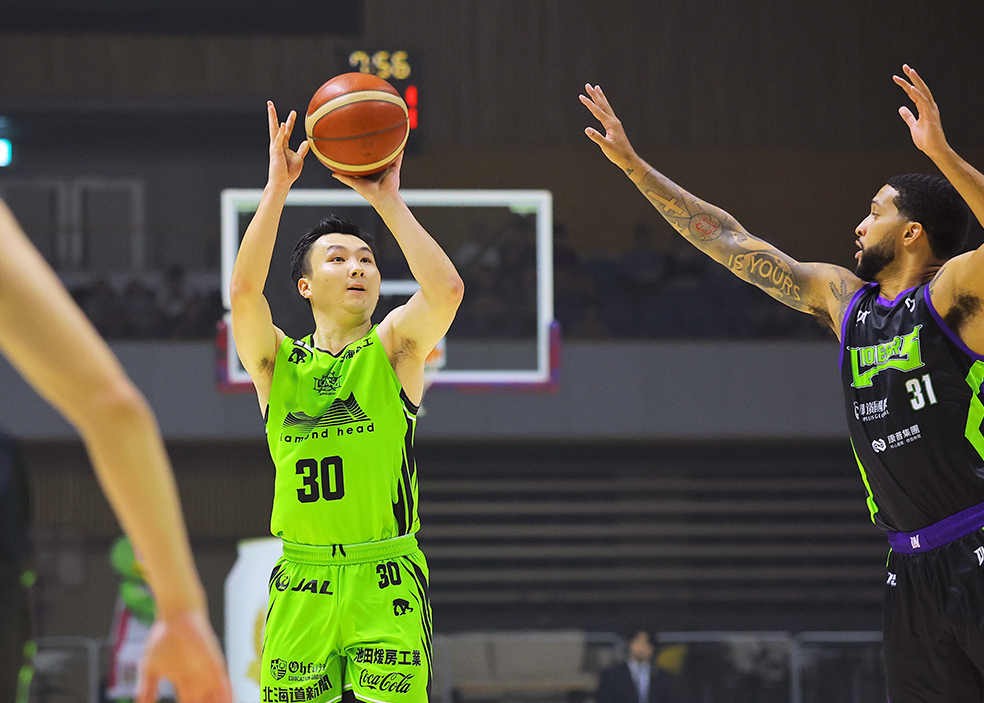 レバンガの日本代表SG富永啓生が本拠デビュー 代名詞の3点シュート