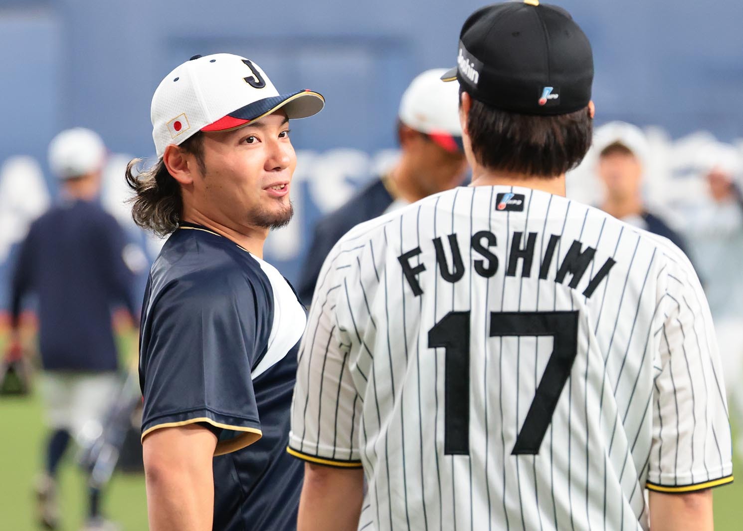 侍ジャパン・伊藤大海 〝ひろとらコンビ〟阪神・伏見と再会のハグ 「暇