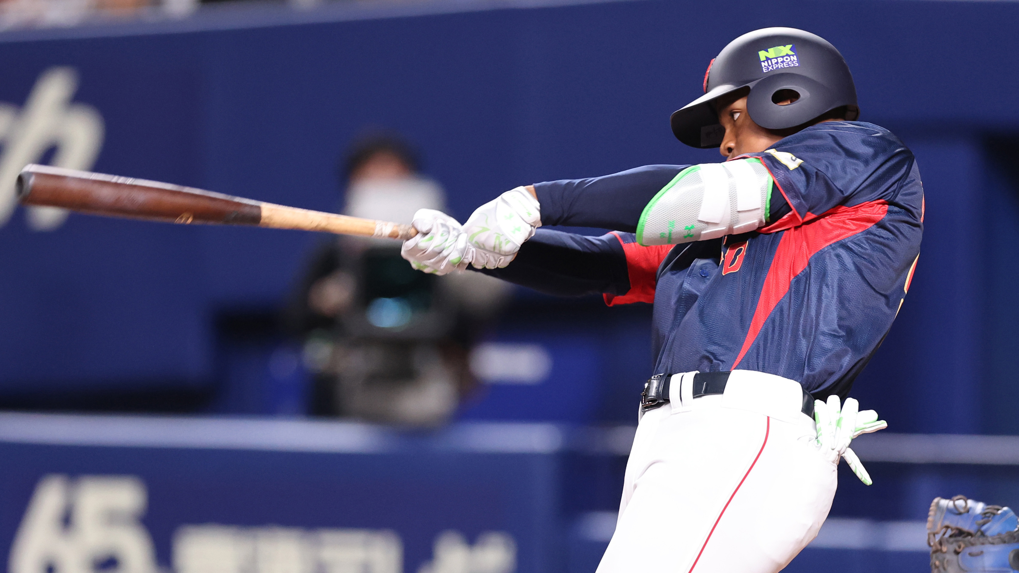 侍サポートメンバーの万波が中越え2ラン「特別な一本になった」 | 道