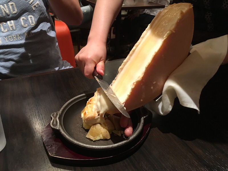 花畑牧場 RACLETTE ～ラクレットチーズ専門店～ 新千歳空港店で