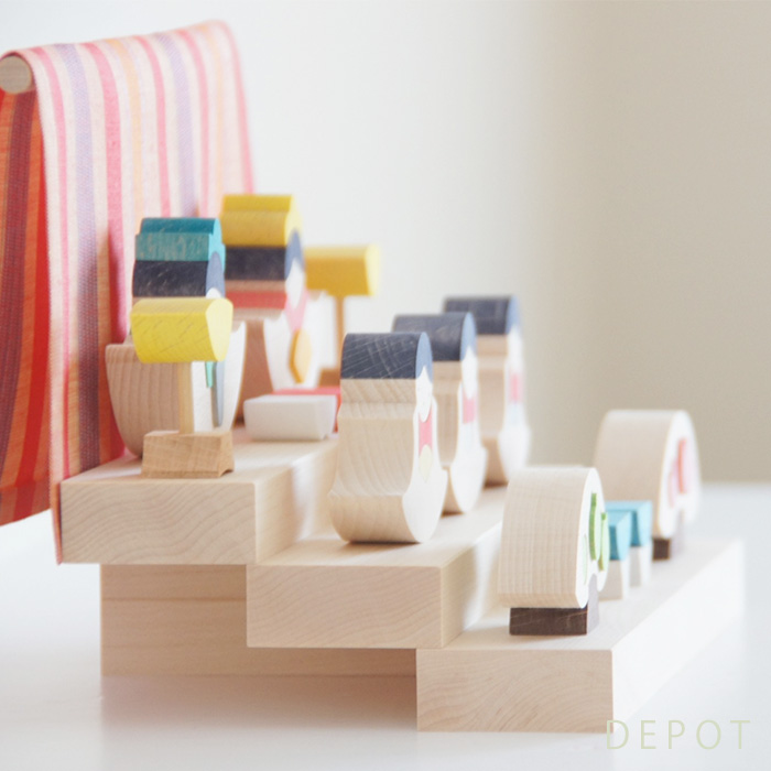 小黒三郎・ひな人形 KH410【銀杏円びな三段飾り（普通垂幕）】遊プラン