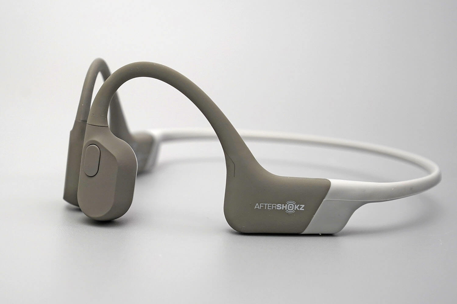 AfterShokz Aeropex 骨伝導ワイヤレスヘッドホン】レビュー：音量で