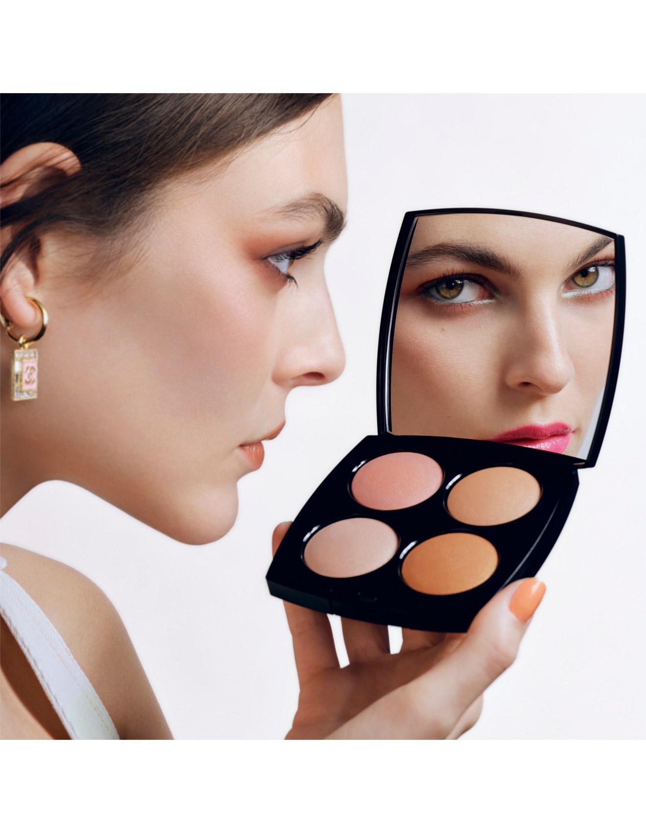 Chanel Jeux De Lumières Multi-use Eyeshadow and Highlighter