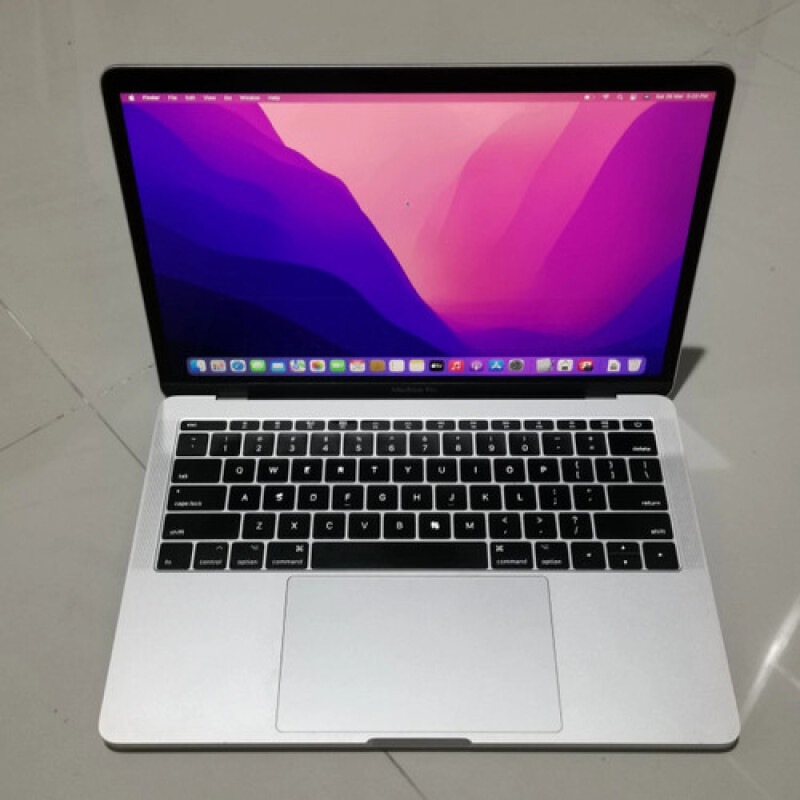 macbook-pro-13-inch-2017-two-