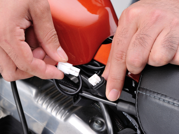 バイク専用電源 2.1A｜株式会社デイトナ