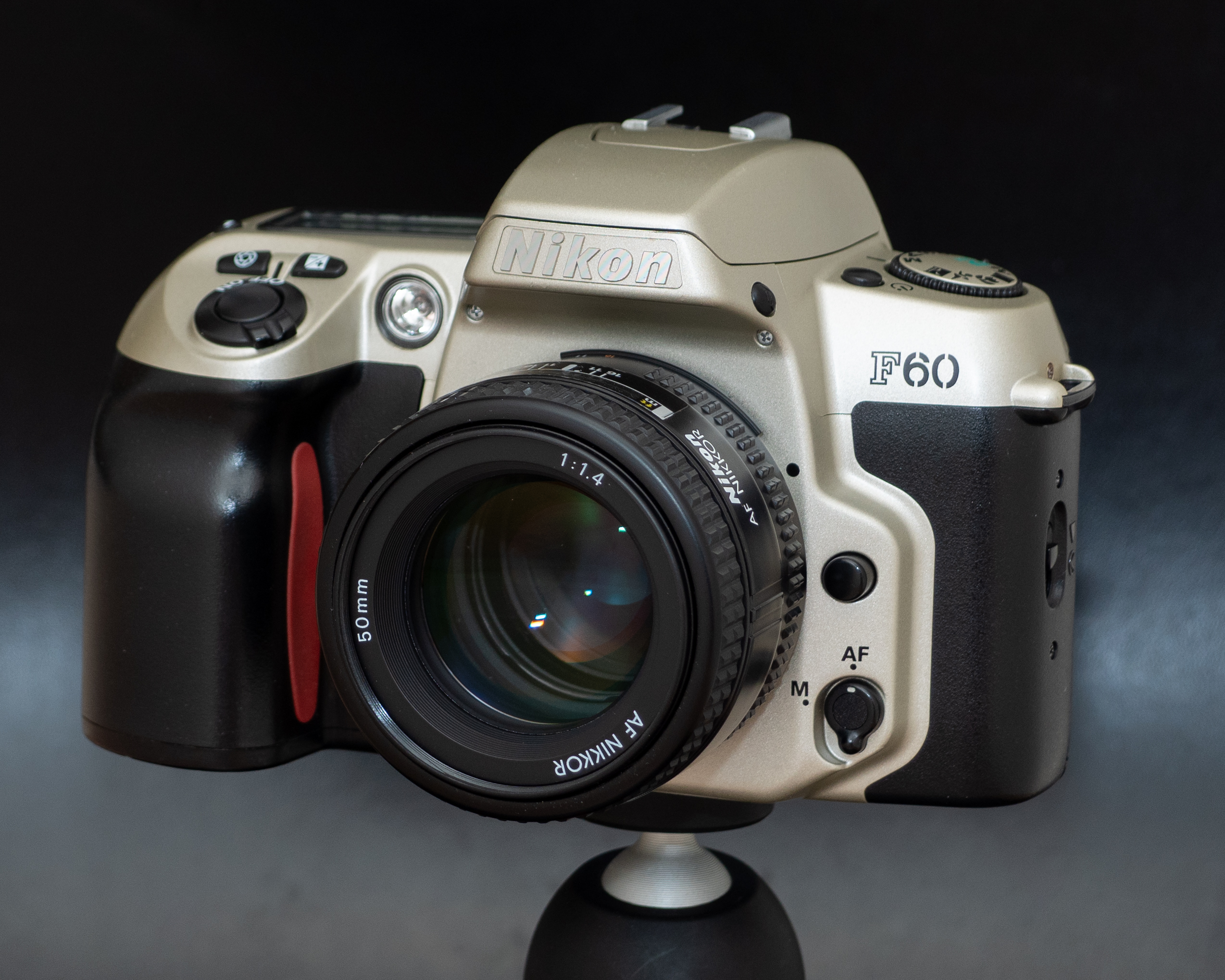 Nikon F60D －フィルムを通せば