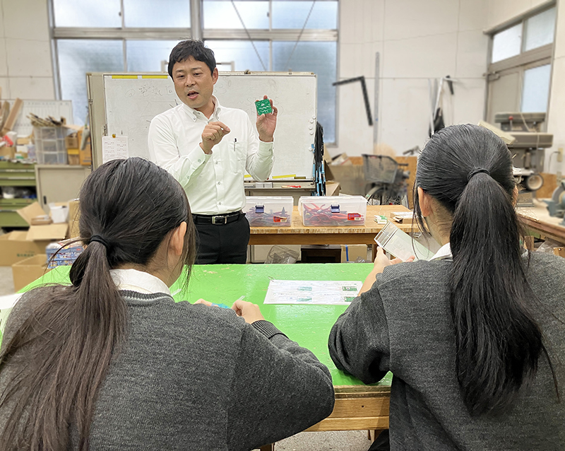 ミニやさい工場キット-電子工作と野菜育成の融合による次世代技術教育