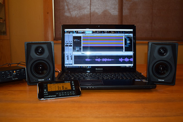 ノートPCとの組み合わせにピッタリ、Bluetoothにも対応する3インチの