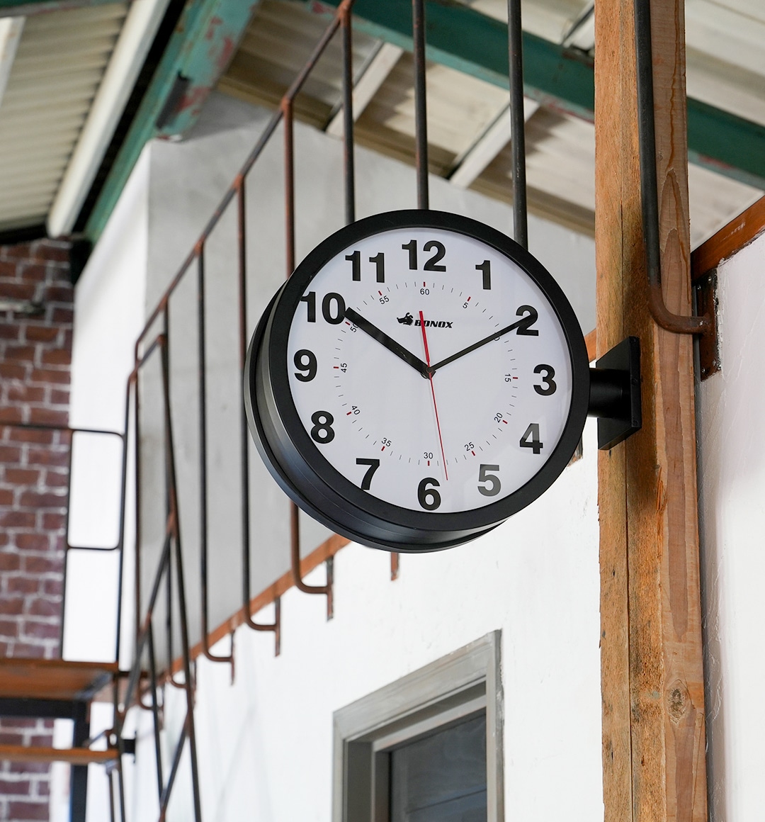 確かな存在感を発揮する時計 | 飽きのこないシンプルなデザイン