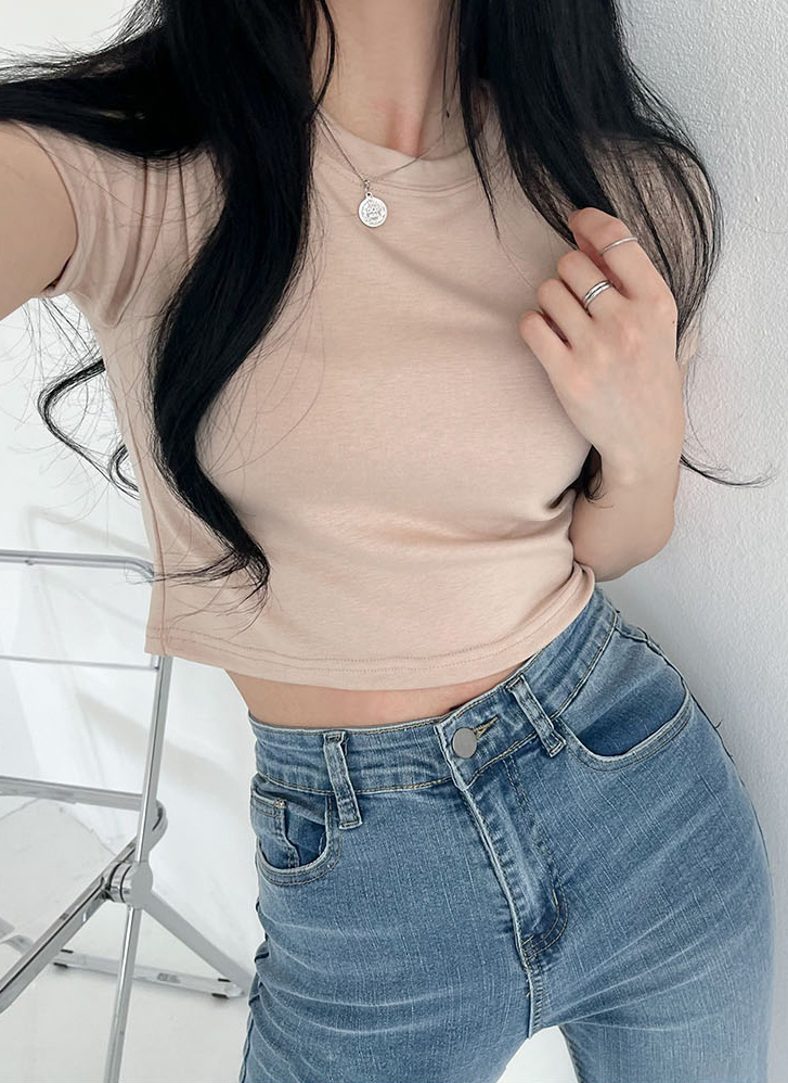 ラウンドタイトクロップドTシャツ | レディースファッション通販 - DHOLIC