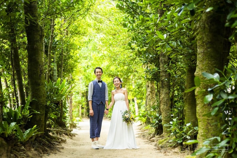 沖縄フクギ並木のフォトウェディングプラン＊ビーチフォトとセットで