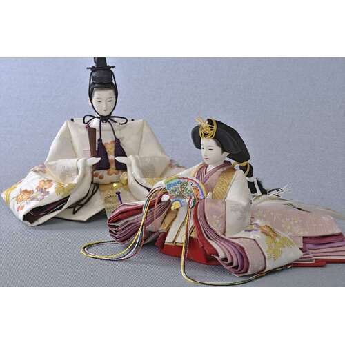 日本のお祭りのひな人形