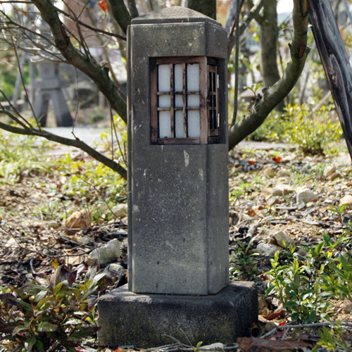 美術彫刻・創作灯籠の泉石材店【石日和】 / 道しるべ灯籠