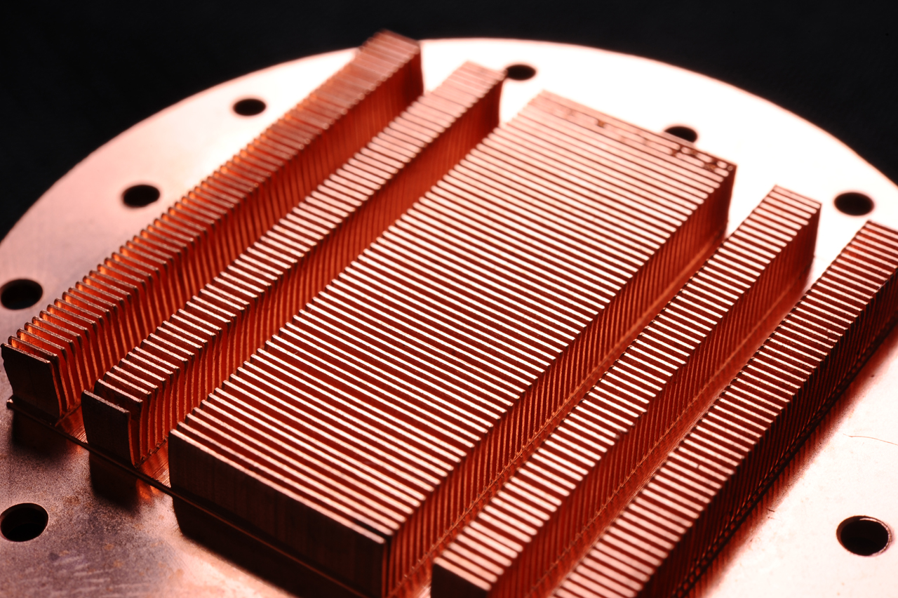 ENERMAX 広大な冷却面積で、圧倒的な冷却性能を発揮する超大型240mm