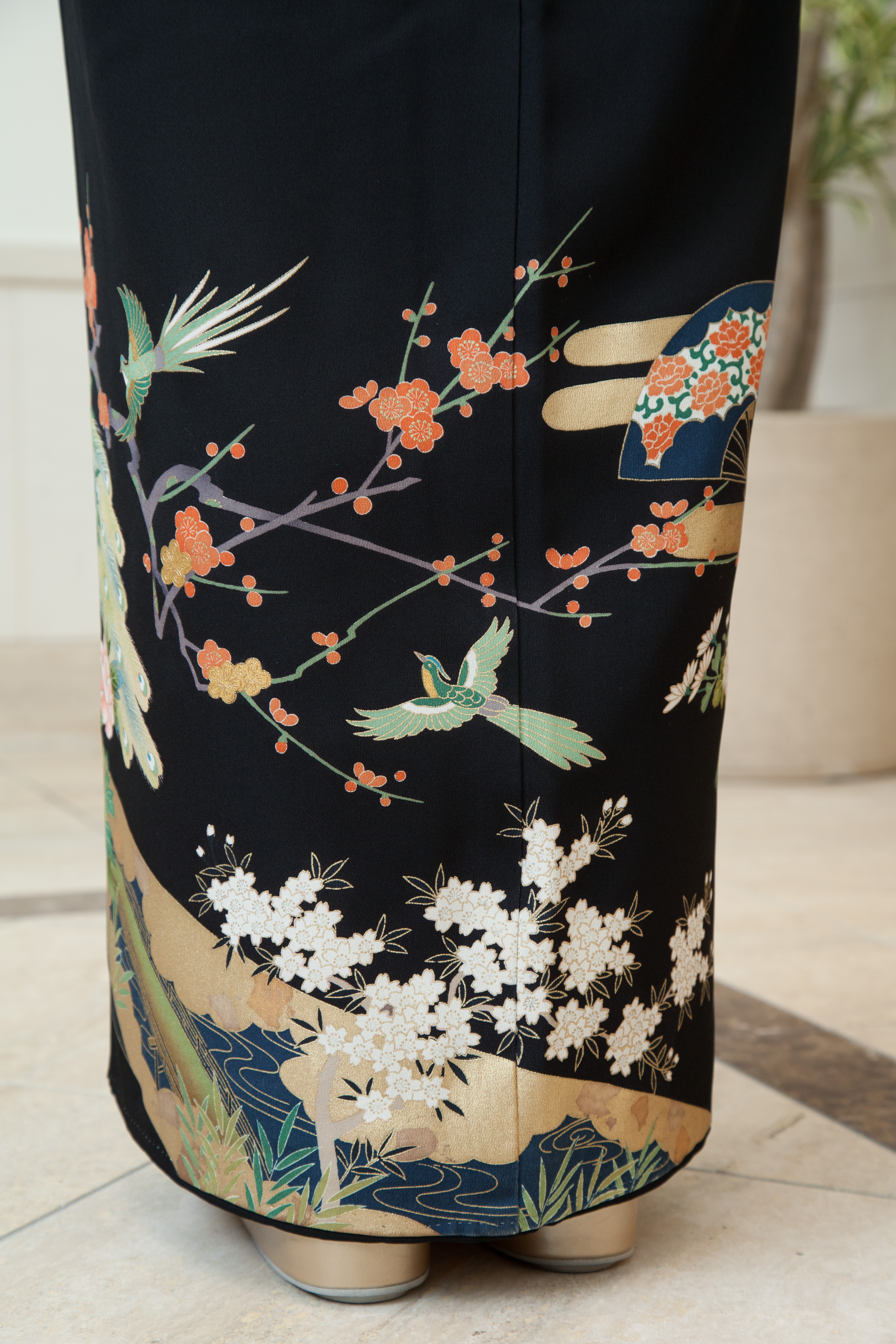 SOMM082｜黒留袖(富貴孔雀文)11号（M）｜留袖レンタル 和匠