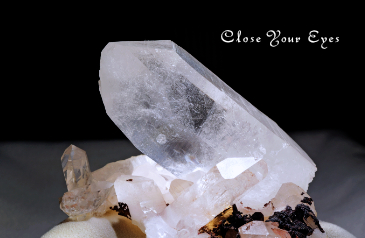 ヒマラヤ・マニカラン産水晶 ／パワーストーンのクロージョーアイズ