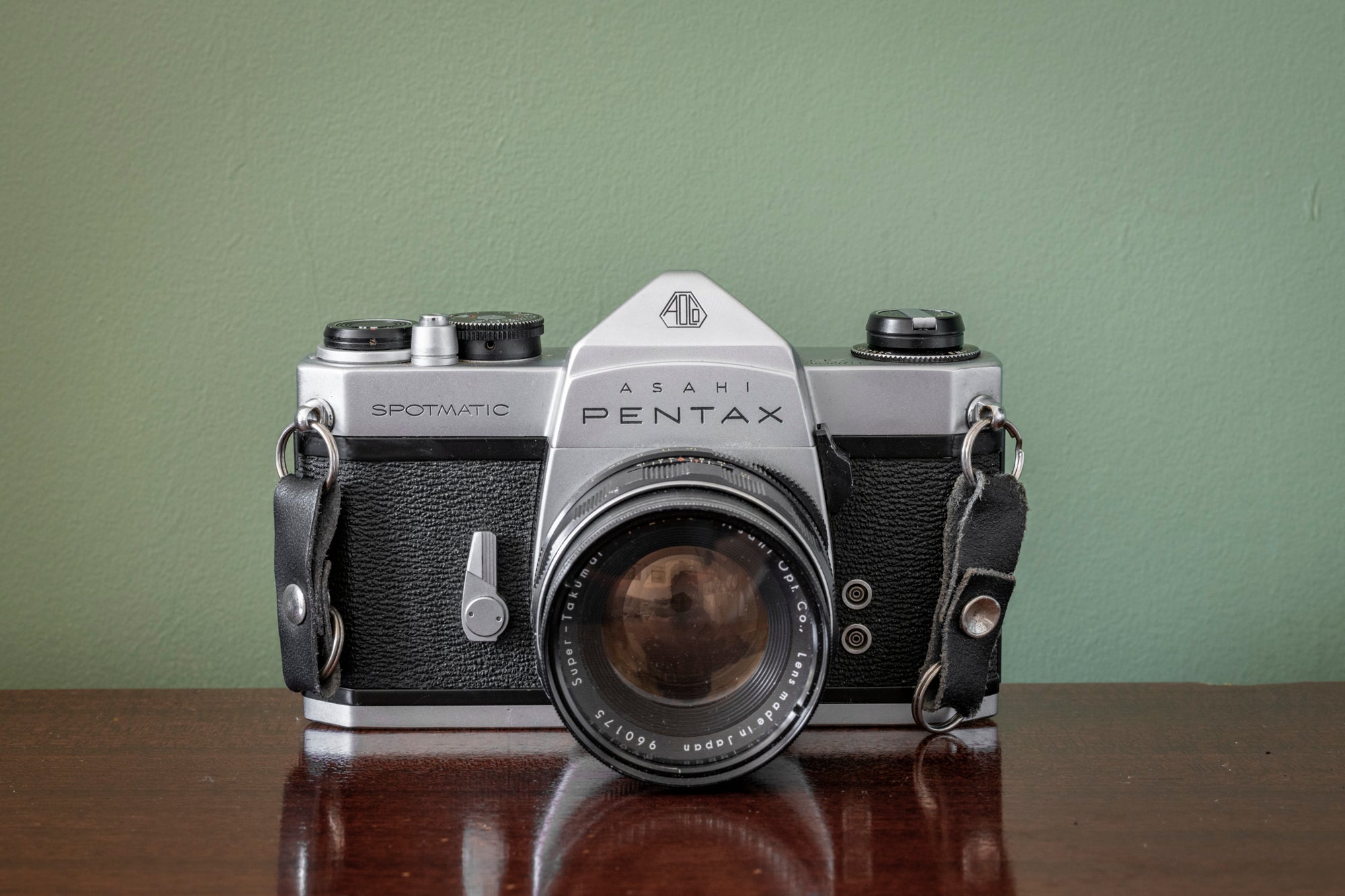Stunning ASAHI Pentax Spotmatic 35mm SLR Film Camera with 55mm F2
