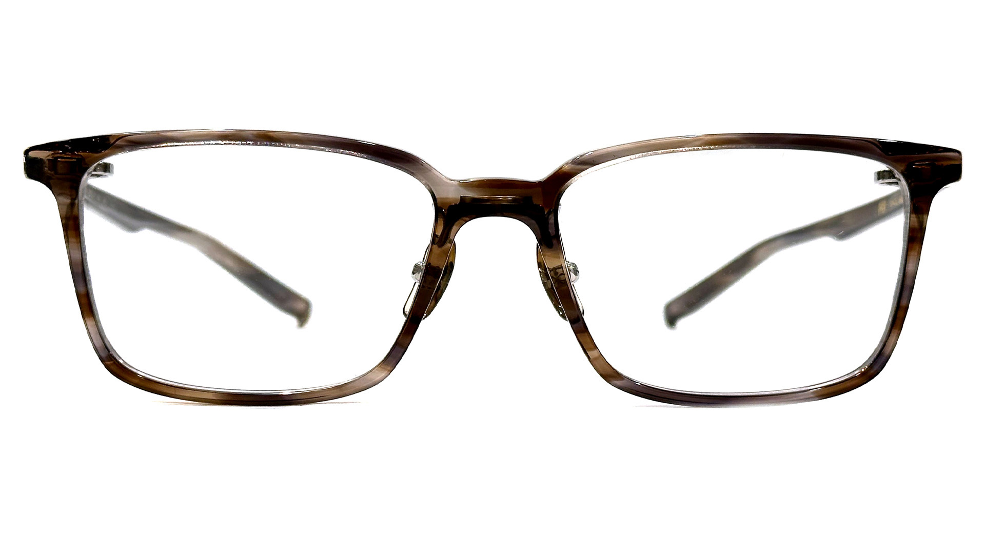 定番のシルエットをトレンド感あるサイズで。999.9 2025春の新作眼鏡