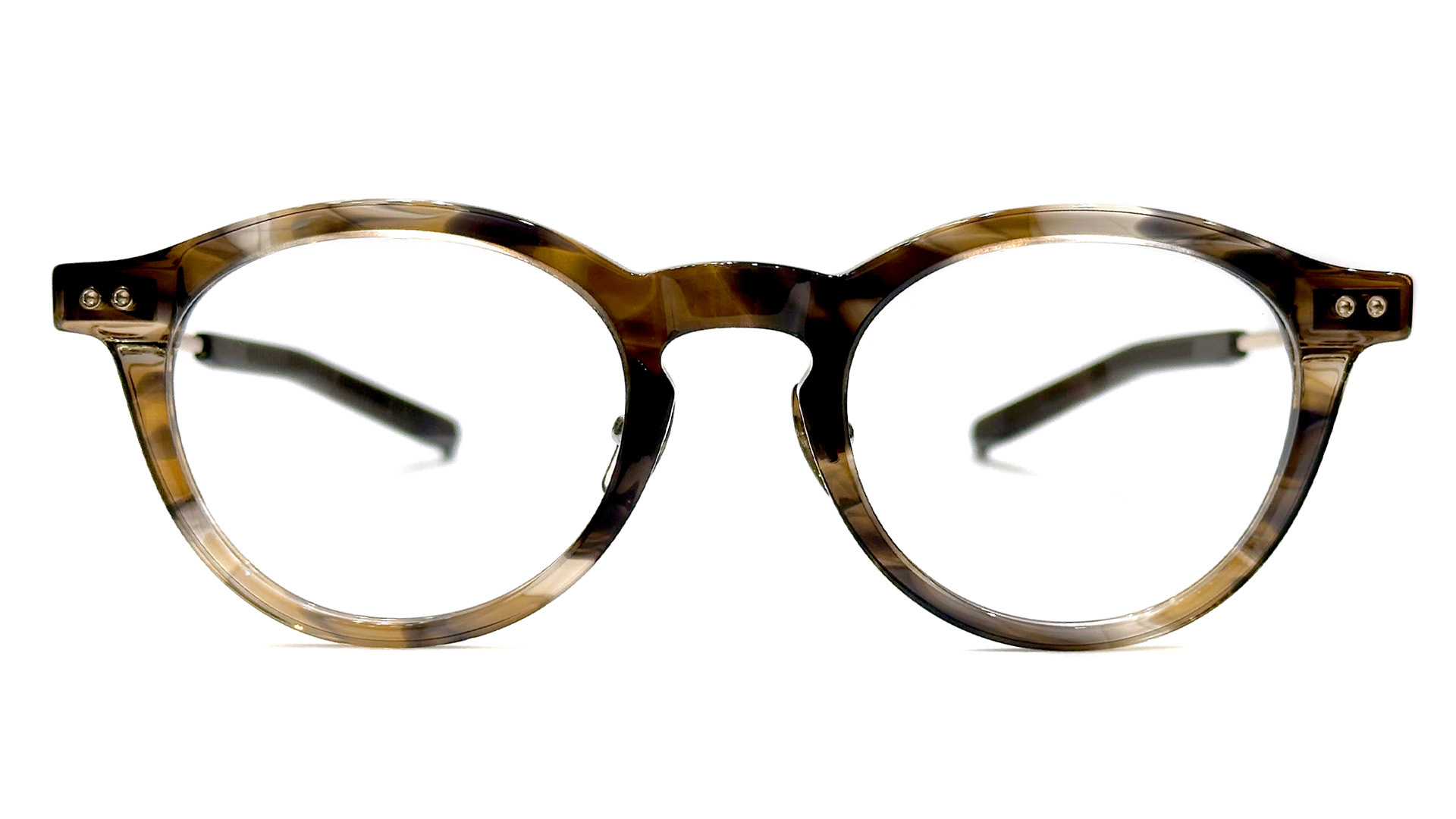 やわらかなボストンシェイプとしなやかなメタルテンプルの融合 999.9