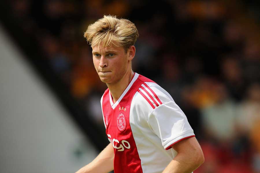 バルサ移籍のデ・ヨング、恋人が投稿した3年前の2ショット写真が話題