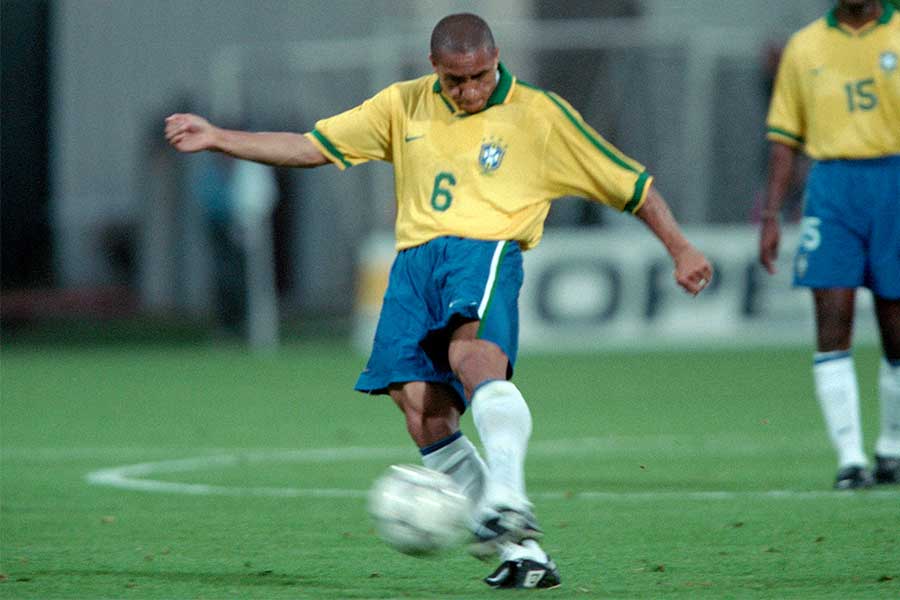 まさに魔球！ 元ブラジル代表R・カルロス、驚愕カーブの35mFK弾に再