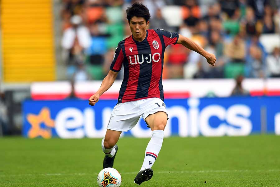 ボローニャ冨安、アルゼンチン代表MF翻弄の美技にイタリア誌注目