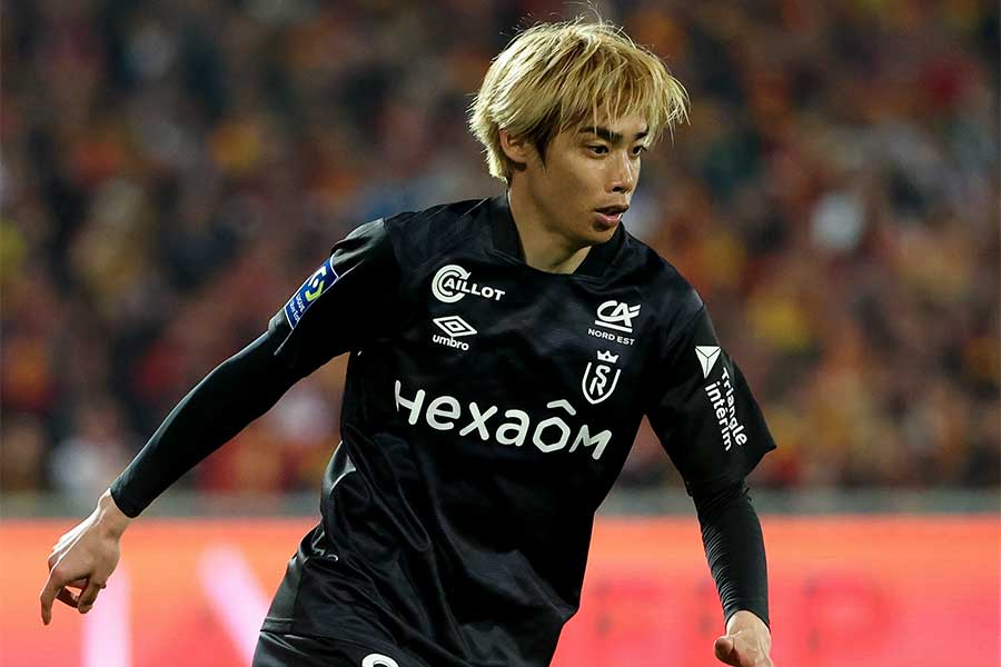 見覚えある日本人」 伊東純也のゴール祝福、金髪姿の元Jリーガー観戦が