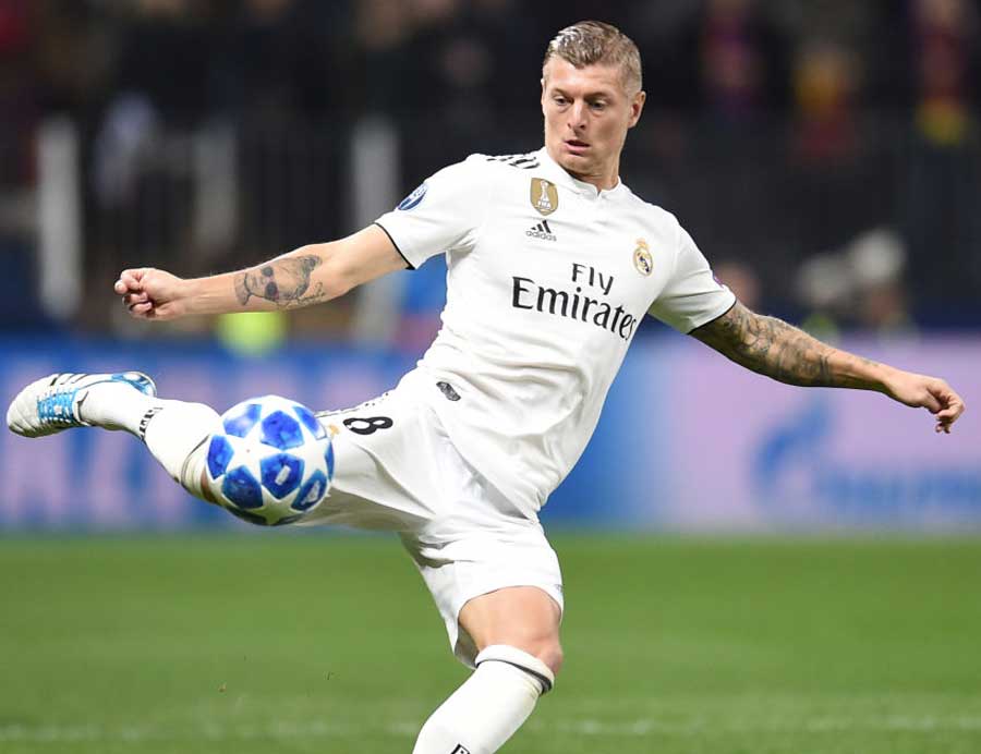 虹を描くゴール」「うっとり見惚れる」 レアルMFクロースの