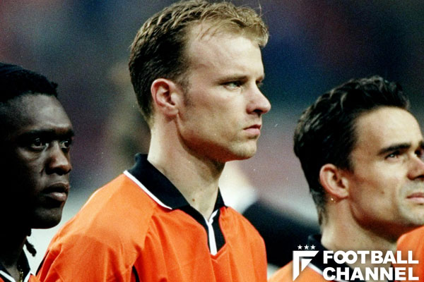 アーセナル・レジェンドがW杯で魅せた超人トラップ。芸術的タッチから