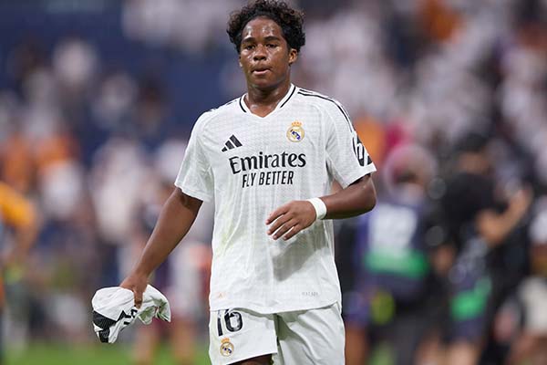 この位置からグラウンダーで！？レアル・マドリード18歳FWのゴールが