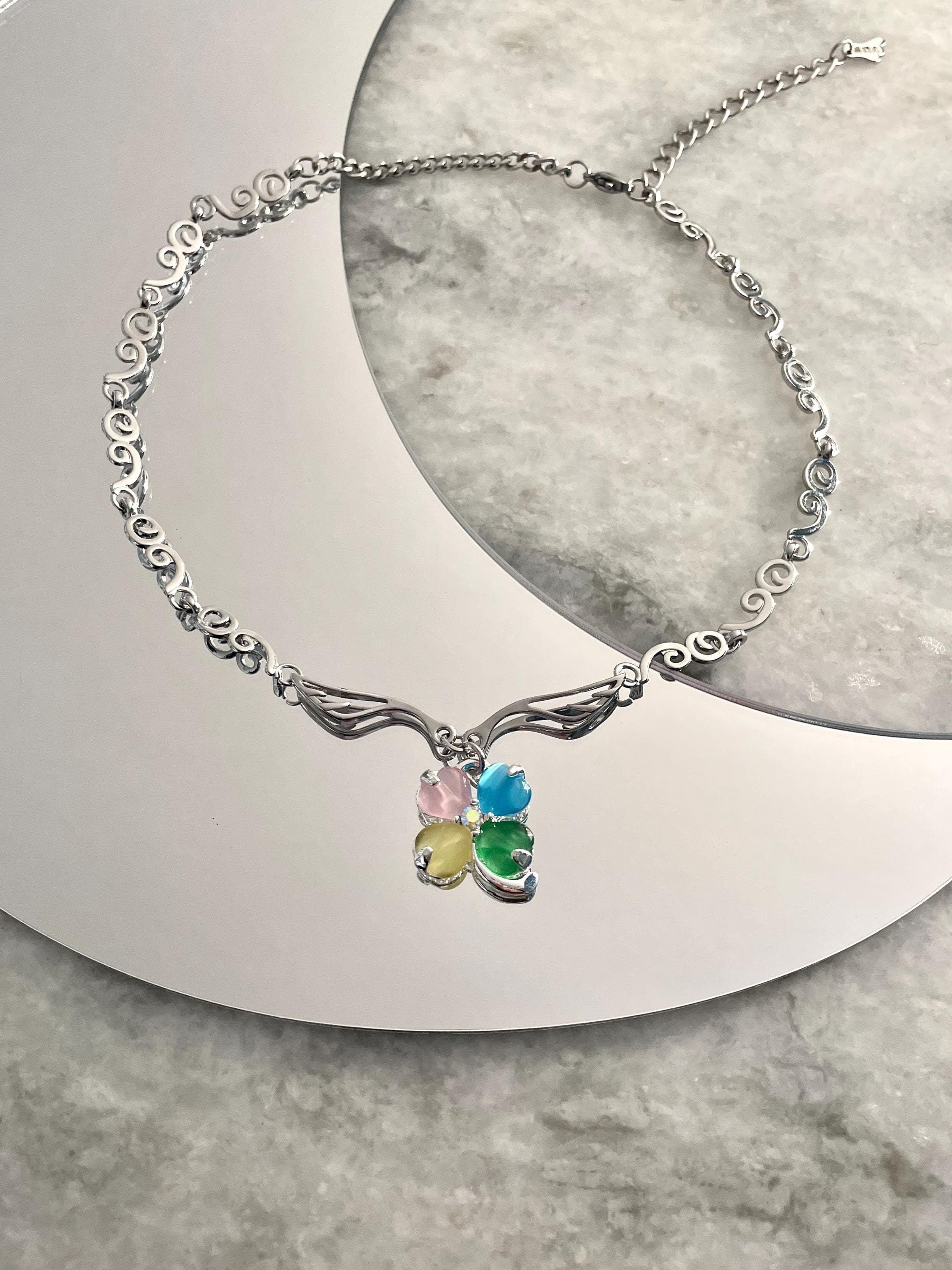 Angel Wings Choker in Rainbow Clover – Feels Like Sno