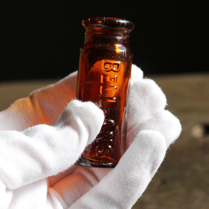 USAヴィンテージアンバーガラスミニメディシンボトル｜BELL ANS薬瓶