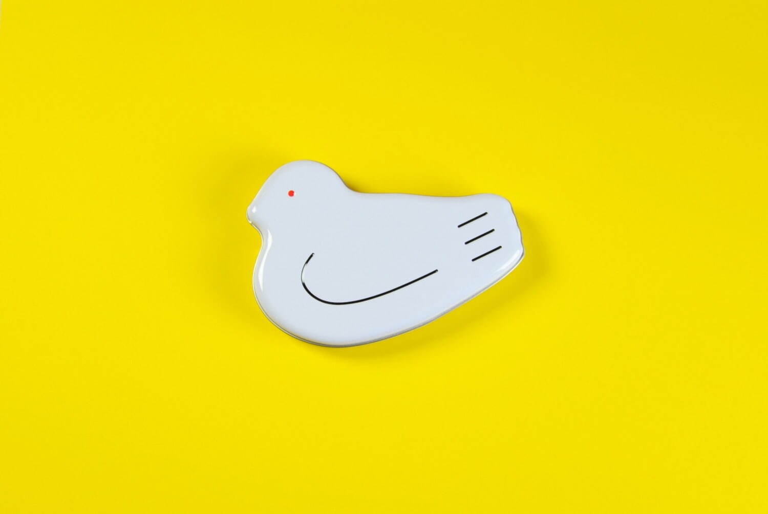 鳩サブレー」1枚入り缶が“鳩の日”限定で販売、4色の缶に“春夏秋冬