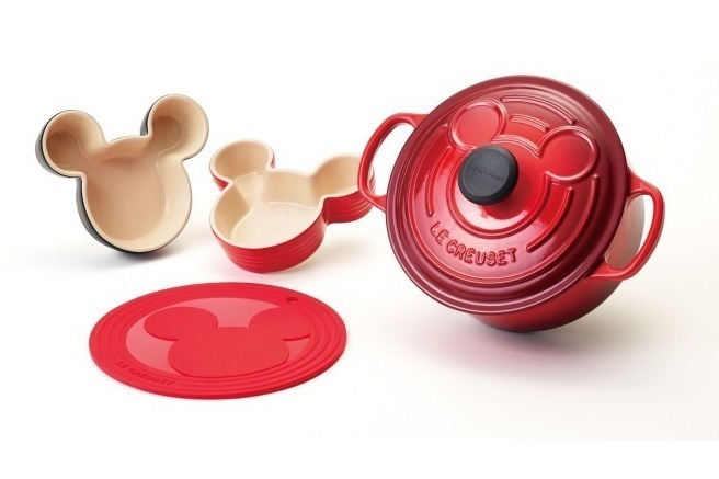 ル・クルーゼよりディズニー・ミッキーマウスの限定キッチンアイテム