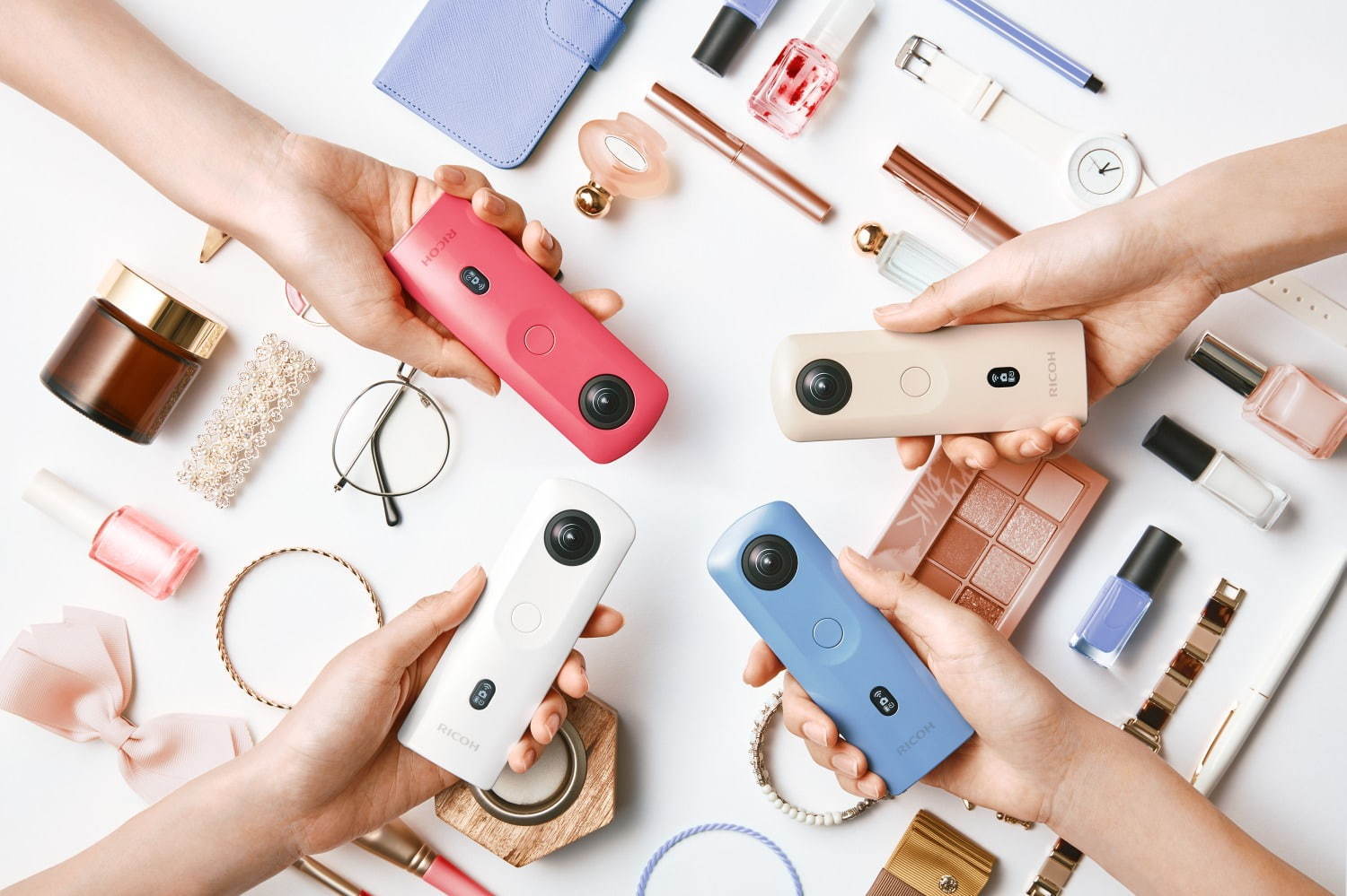 新作360°カメラ「リコー・シータ SC2」簡単操作で、高画質撮影OK&水中